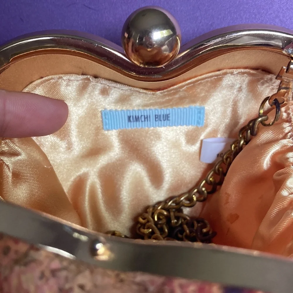 Kimchi Blue cork heart shaped clutch - Picture 3 of 3
